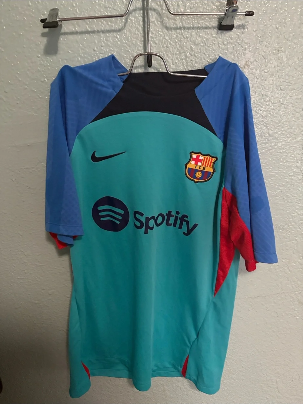 FC BARCELONA 2022/2023 TRAINING FOOTBALL BREATHE STRIKE SHIRT NIKE SIZE ADULT